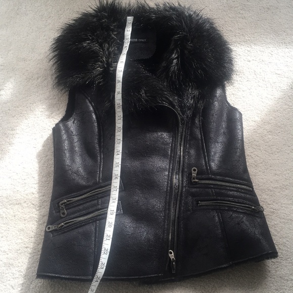 Beautiful vest❌SOLD❌ - Picture 6 of 7
